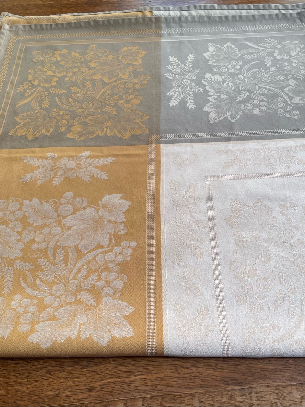 Benson Mills Vintage Tablecloth Oblong 60 x 120 Harvest Jacquard Pattern